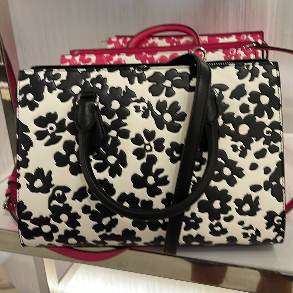 Michael Kors Sheila Medium Sequined Floral Print CZ Satchel
Black
NWT - Picture 9 of 16